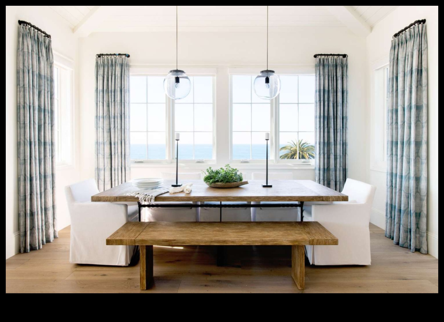 האם יש טיפים לעיצוב פינת אוכל חיצונית באווירה חופית?