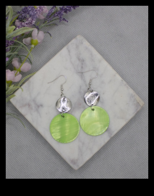 אואזיס מפואר: צלול לתוך יוקרה עם יצירות העגילים שלנו בהשראת אואזיס