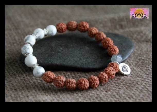 שלווה מפוסלת: מצא שלווה באומנות של הצמידים השלווים שלנו