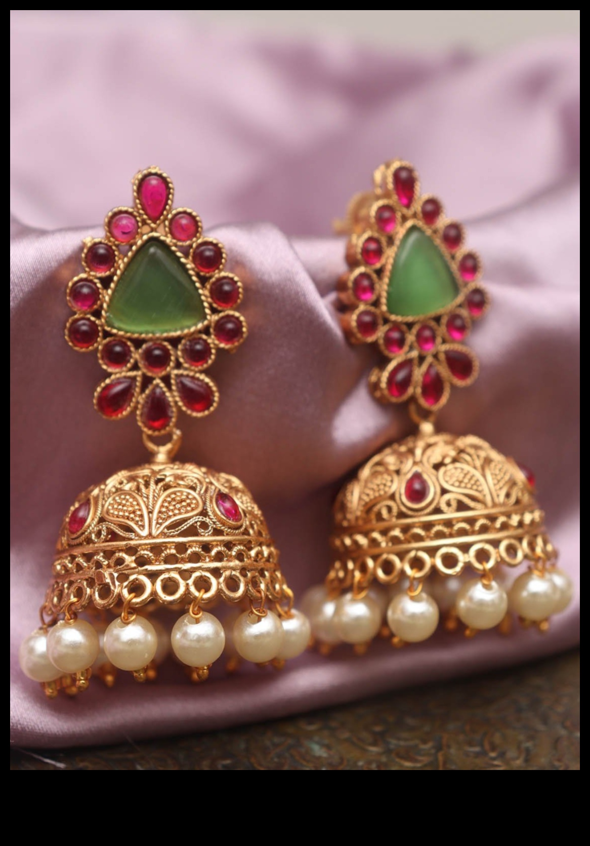 אלגנטיות אלוהית: חשפו את האלגנטיות שלכם עם סגנונות העגיל האלוהיים שלנו