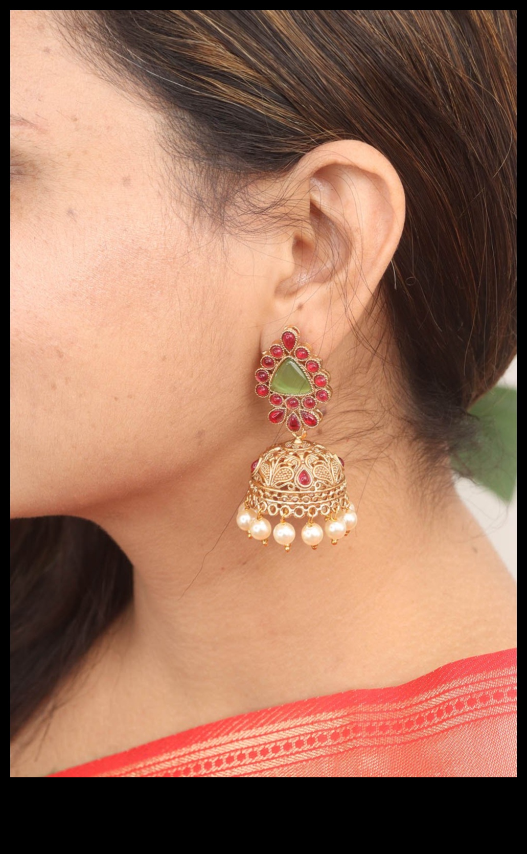 אלגנטיות אלוהית: חשפו את האלגנטיות שלכם עם סגנונות העגיל האלוהיים שלנו