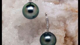 שלמות פנינים: תקשט את עצמך באבני חן קלאסיות נצחיות