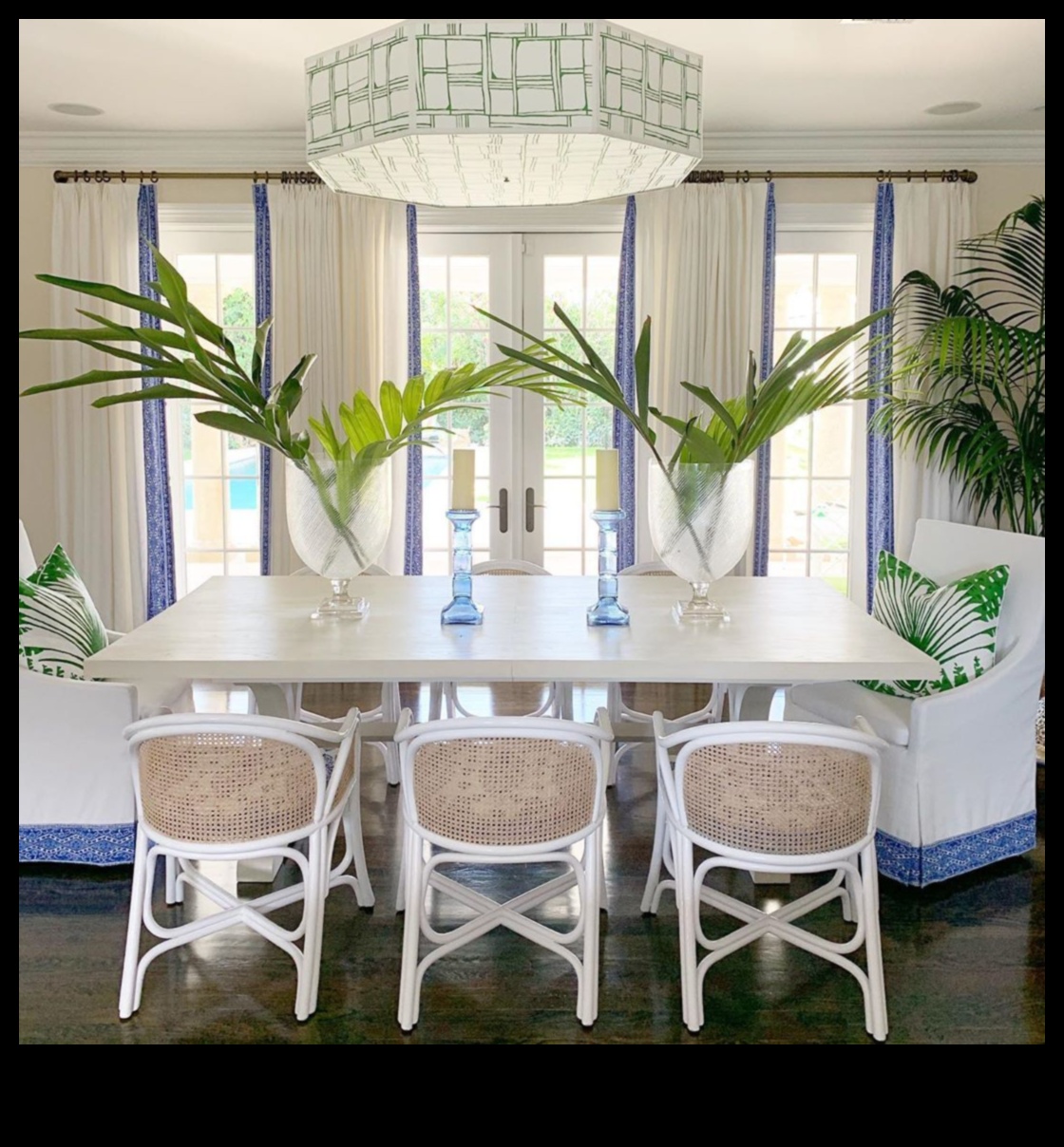 האם יש טיפים לעיצוב פינת אוכל חיצונית באווירה חופית?