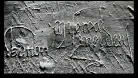 גרפיטי גותי: גילופים אמנותיים במרחבים אדריכליים מימי הביניים